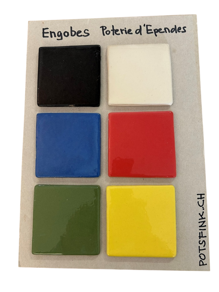 1 Set comprend 1 engobe blanc, 4 colorés (jaune, vert, bleu, noir) et 1 coloré aux pigments d'inclusion  (rouge). 