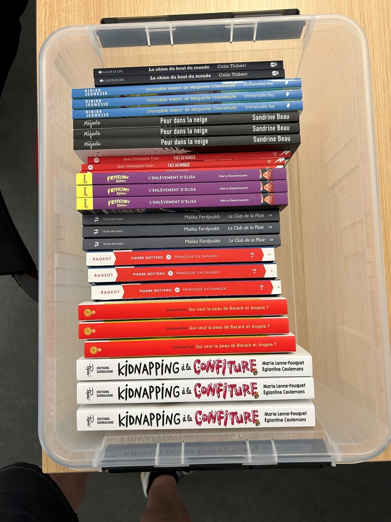 Français 7e-8e, parcours Le récit de l'aventure 7e -27 albums dans une caisse