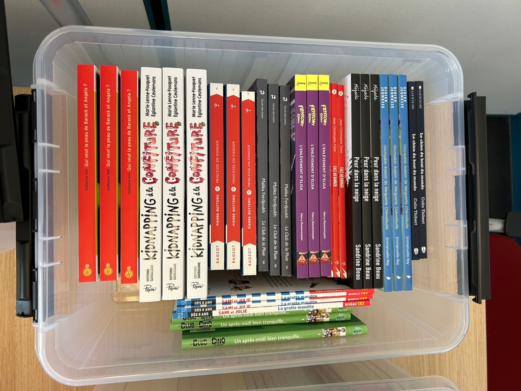 Français 6e-7e, parcours Le récit de l'aventure 6-7e -33 albums dans une caisse