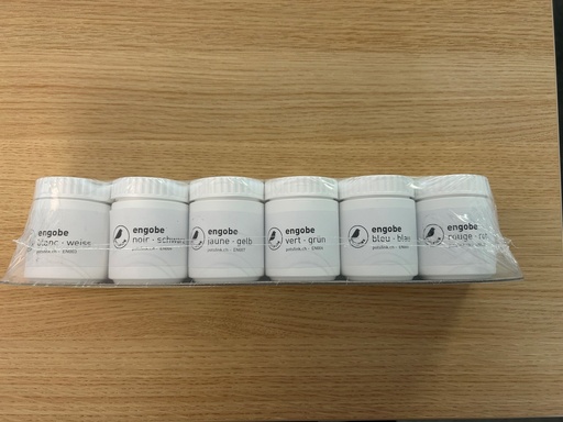 [82.150.25] 1 Set comprend 1 engobe blanc, 4 colorés (jaune, vert, bleu, noir) et 1 coloré aux pigments d'inclusion  (rouge). 